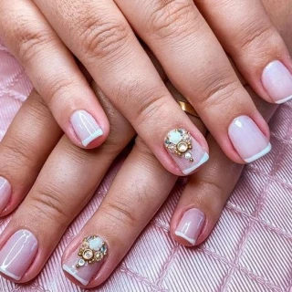 MANICURE E PEDICURE 
